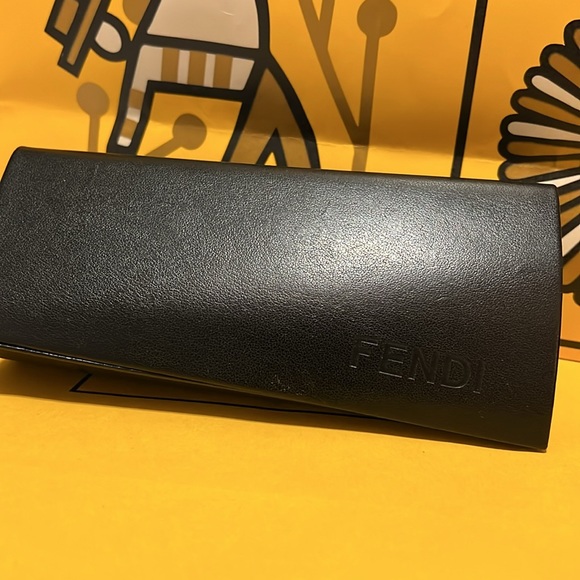 🆕FENDİ LEATHER SUNGLASSES HARD CASE SUNGLASSES NOT INCLUDED - Picture 3 of 6